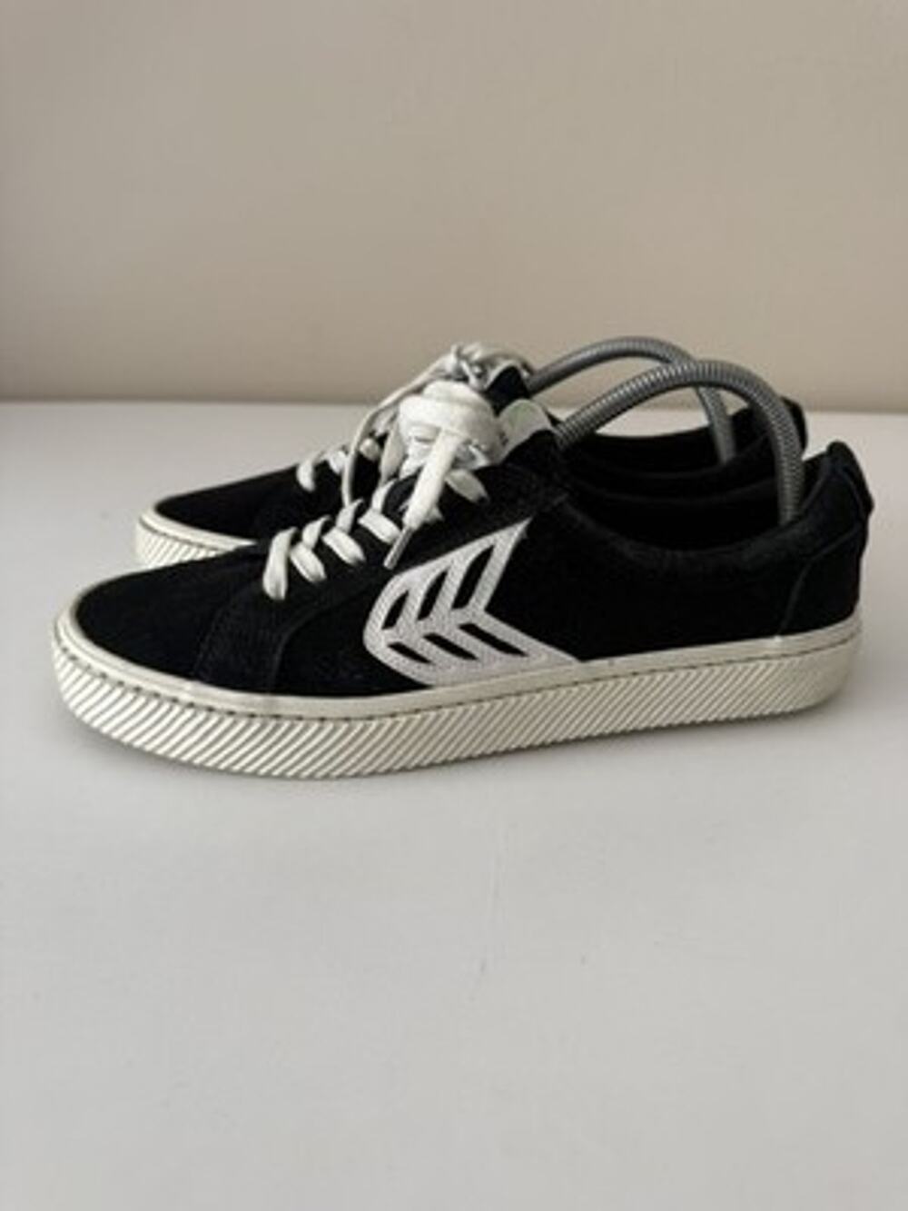 Cariuma Catiba Pro Sneakers Unisex Mens 9 Black Suede Contrast Low Lace Up Shoe